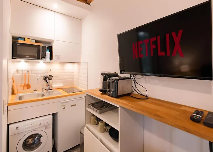 Charming Montorgueil Apartment Paris